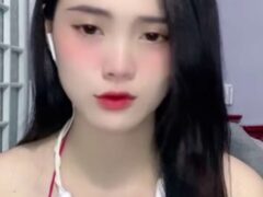 Em BBi live app cực ngon, clip cũ nhưng vẫn bén